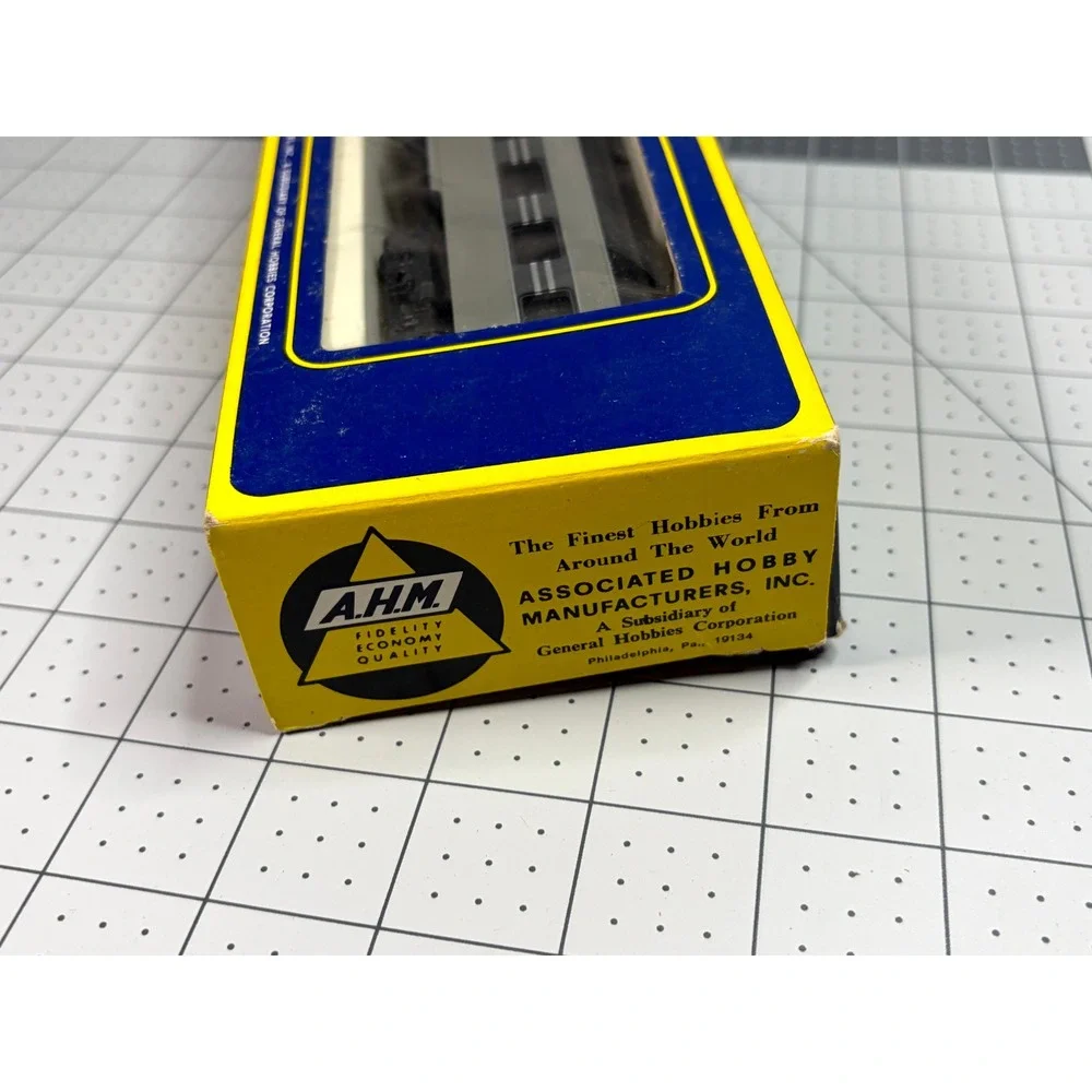 AHM Rivarossi HO Scale NYC New York Central Cascade Valley 1930 Sleeper 6401-CE - Picture 6 of 8